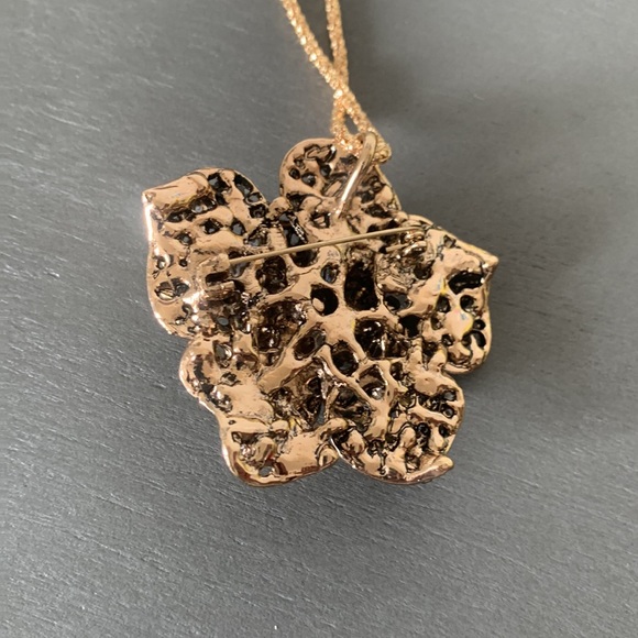 Flower brooch necklace - Picture 4 of 5